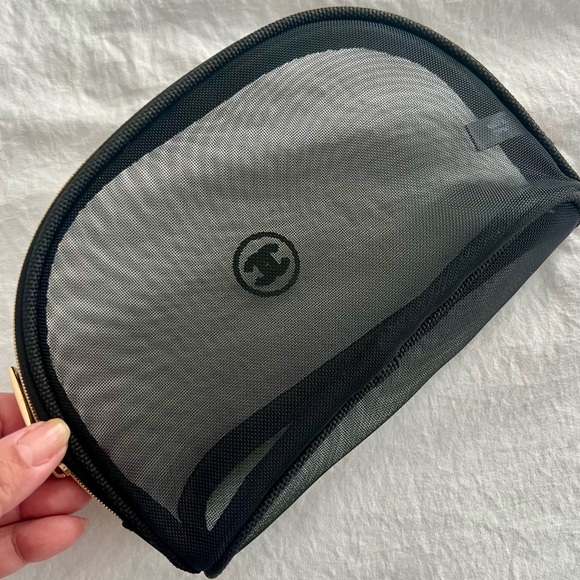 👑✅PRICE FIRM✅Black Chanel Mesh Cosmetic Case - Picture 4 of 11